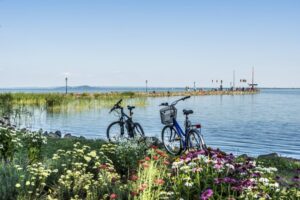 Biciklik a balatongyöröki mólónál, 2 perces sétára az Inda és Babér Vendégháztól