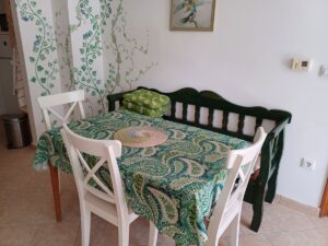 Étkező a balatongyöröki Inda és Babér Vendégházban